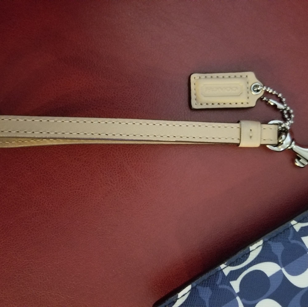 Coach Wallet/Wristlet - Picture 9 of 9